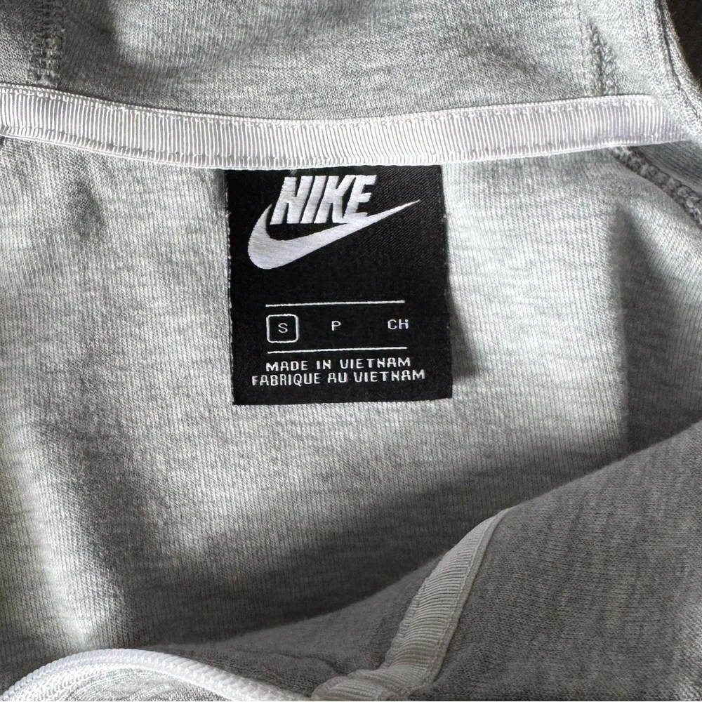 Nike Sportswear Tech Fleece Windrunner Full-Zip Hoodie - Picture 4 of 6